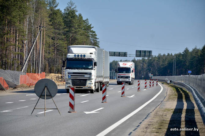 The airplanes and helicopters were landed on highway M1 (Brest region).